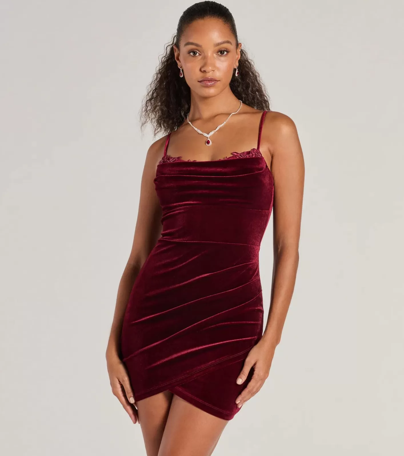 Windsor Alyssa Beaded Applique Bodycon Velvet Mini Dress WINE Fashion