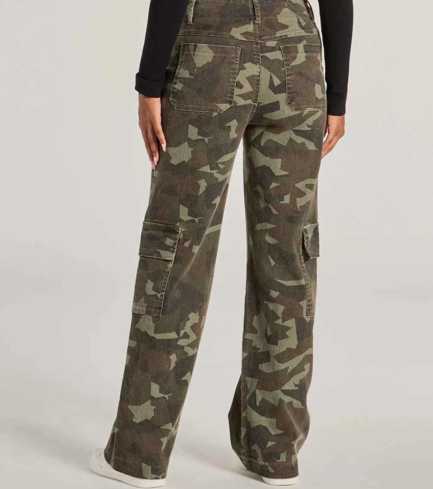 Windsor Effortlessly Chic Mid Rise Camo Cargo Denim Pants OLIVE Outlet