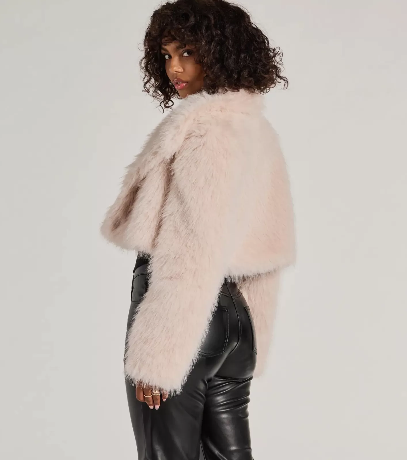 Windsor Layer On The Luxe Faux Fur Cropped Jacket PINK Discount
