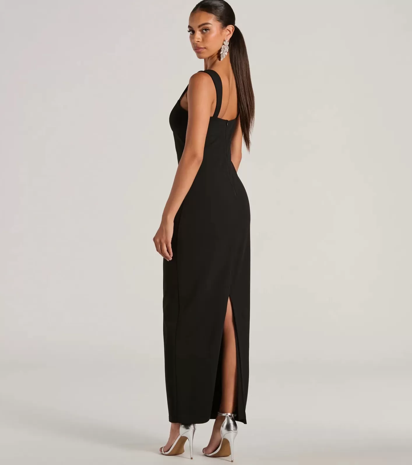 Windsor Monae Sleeveless Slim Long Crepe Formal Dress BLACK Best Sale