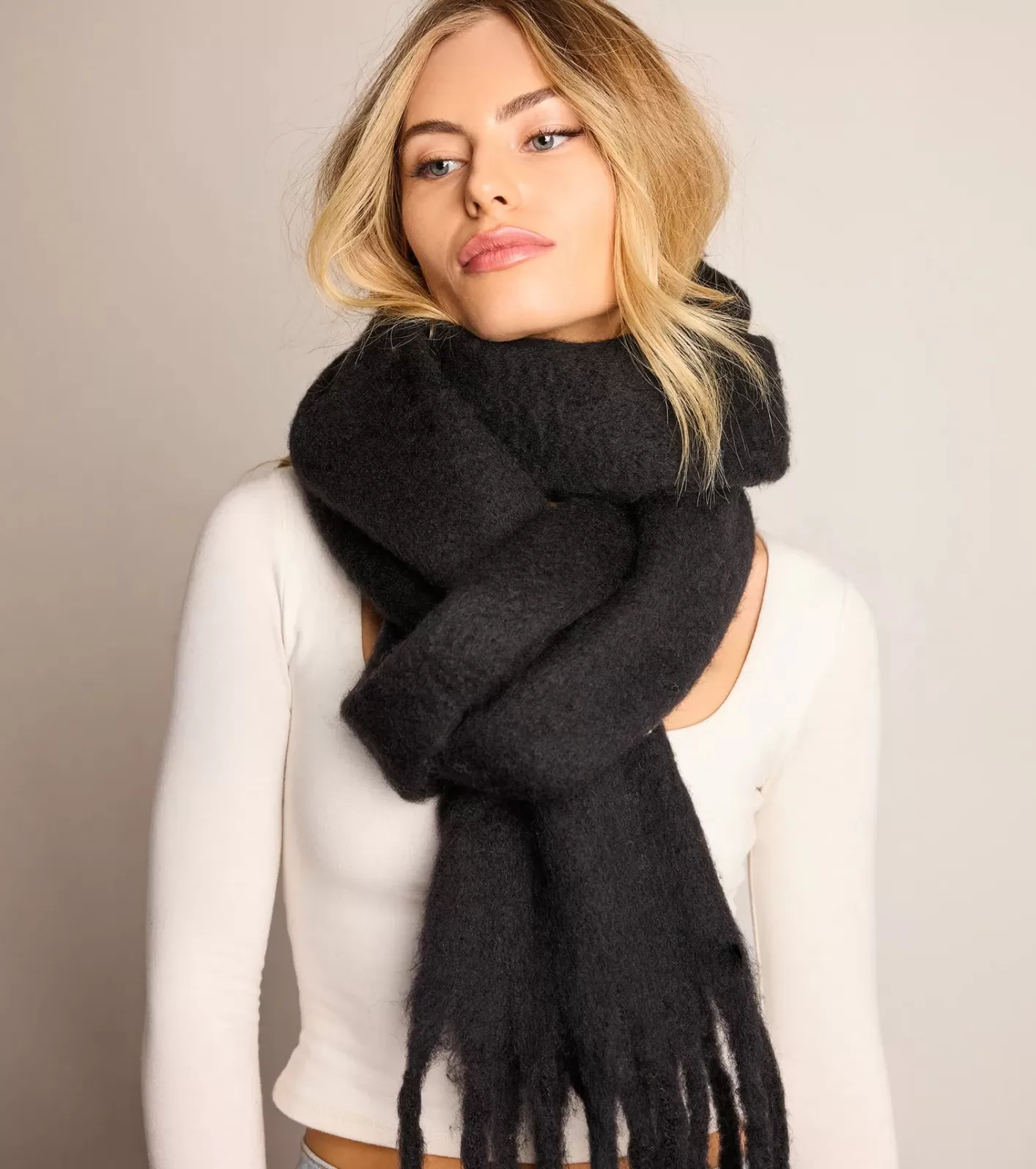 Windsor Wrapped In Luxe Blanket Scarf BLACK Flash Sale
